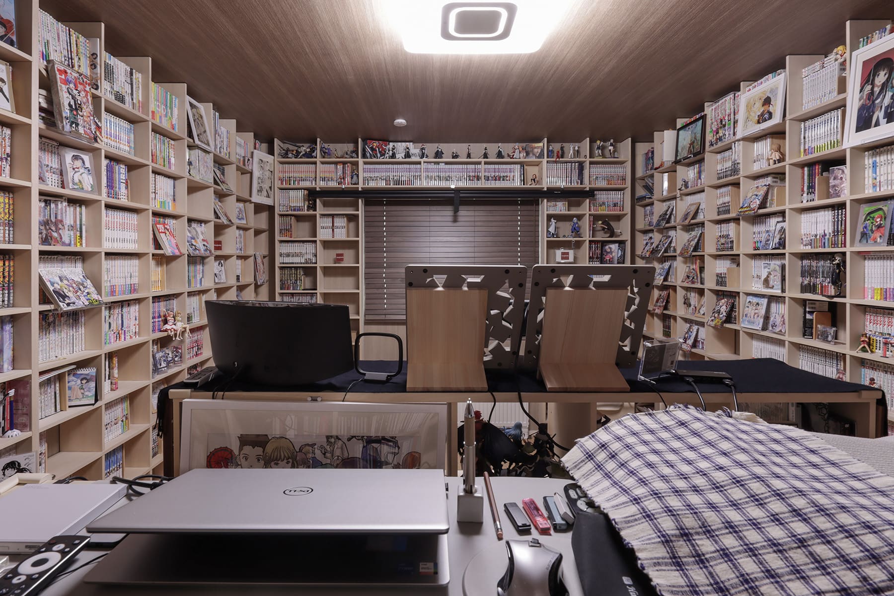 家じゅうを本棚で埋め尽くす - Shelf 壁一面の本棚 - マルゲリータお客様事例