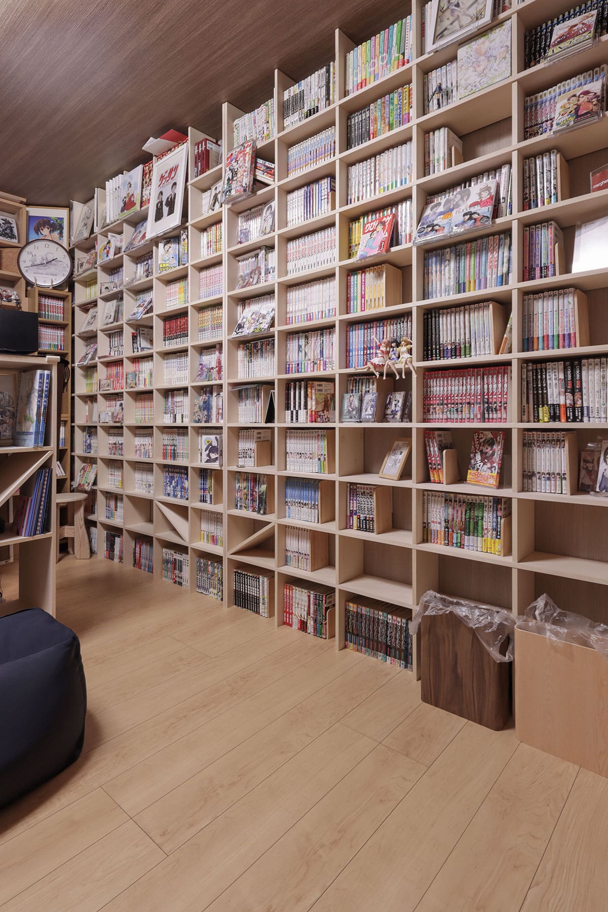 家じゅうを本棚で埋め尽くす - Shelf 壁一面の本棚 - マルゲリータお客様事例