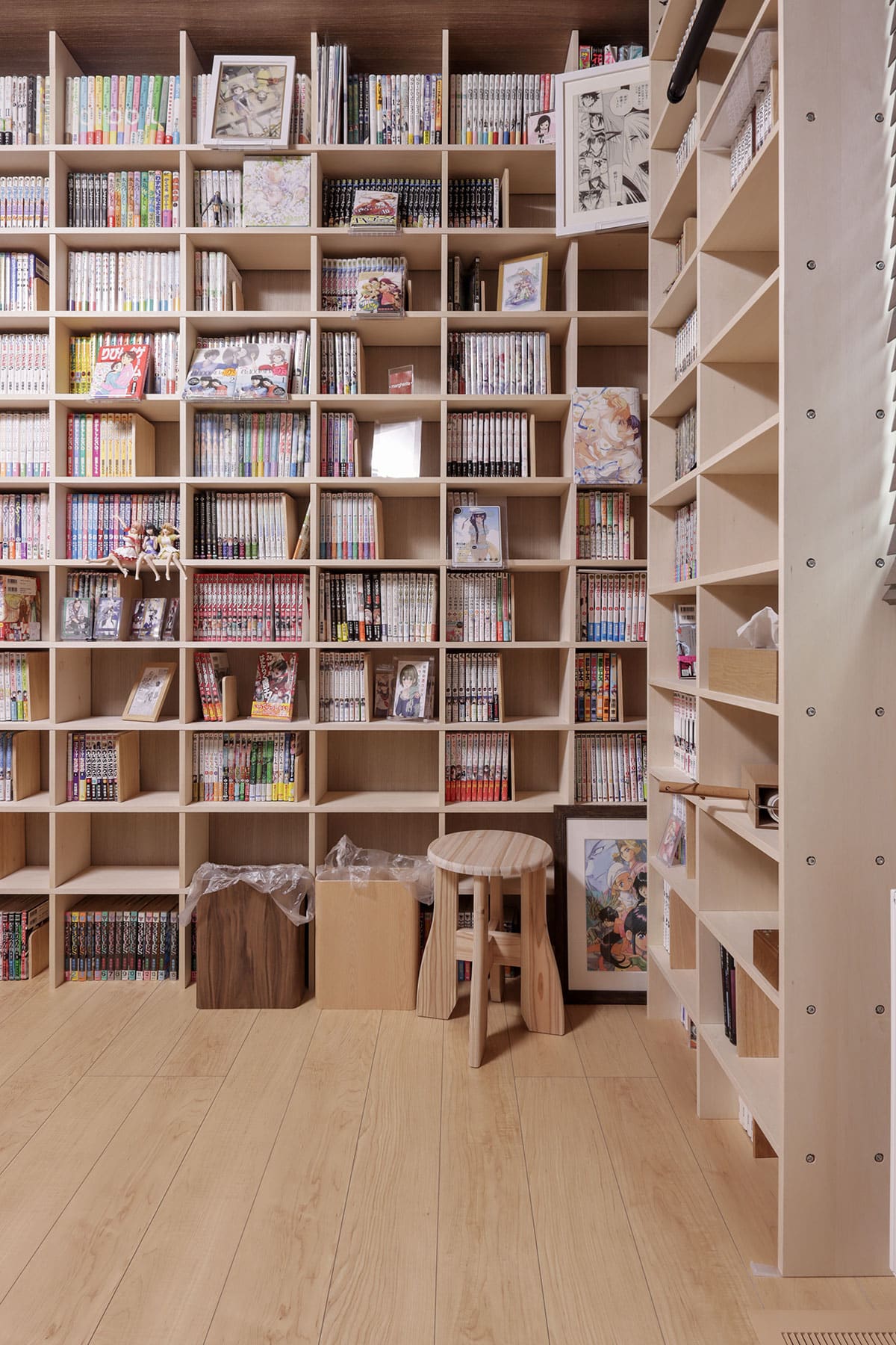 家じゅうを本棚で埋め尽くす - Shelf 壁一面の本棚 - マルゲリータお客様事例