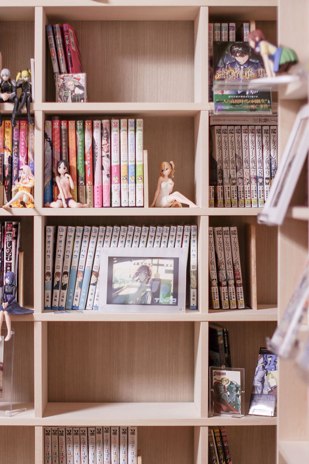 家じゅうを本棚で埋め尽くす - Shelf 壁一面の本棚 - マルゲリータお客様事例