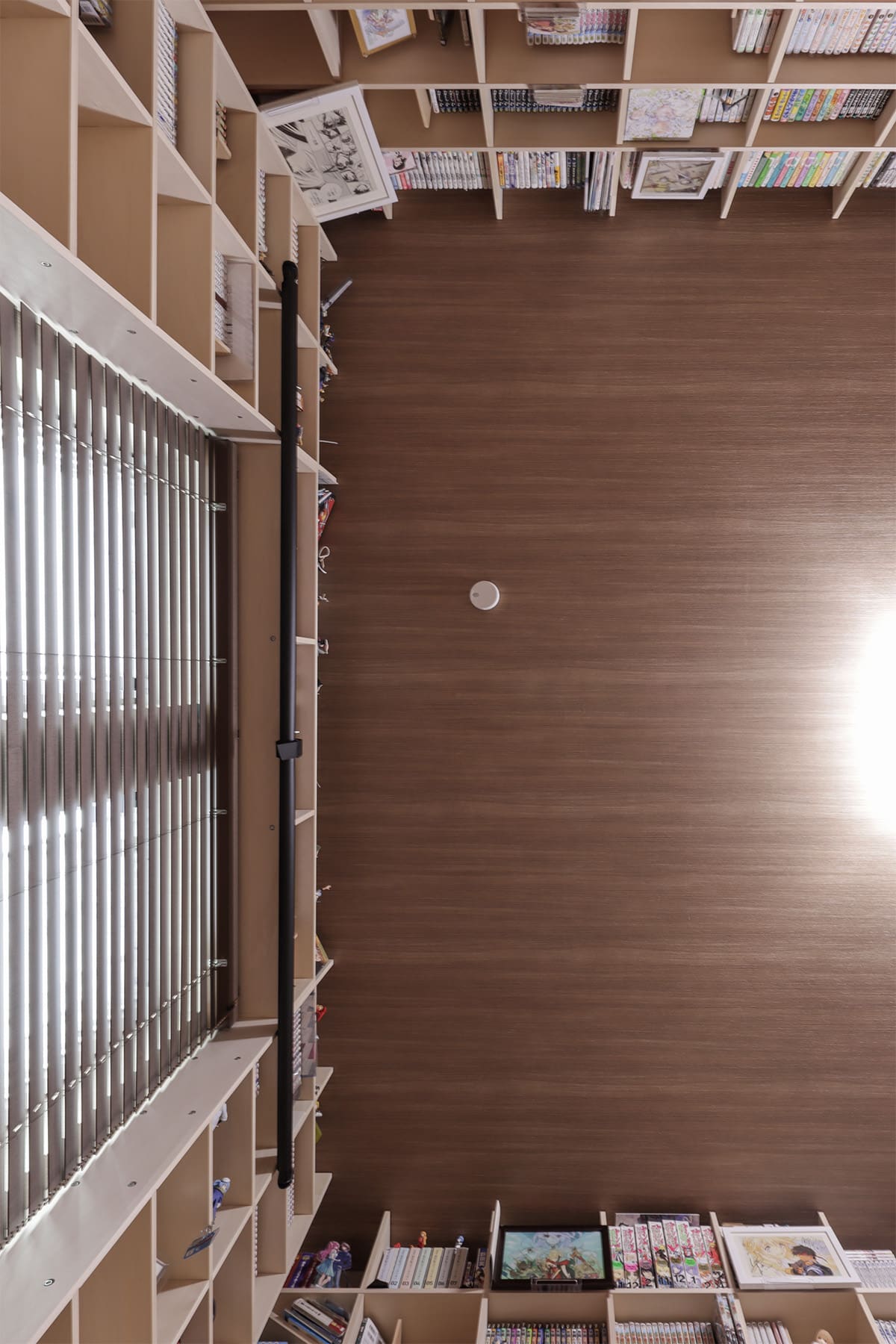 家じゅうを本棚で埋め尽くす - Shelf 壁一面の本棚 - マルゲリータお客様事例