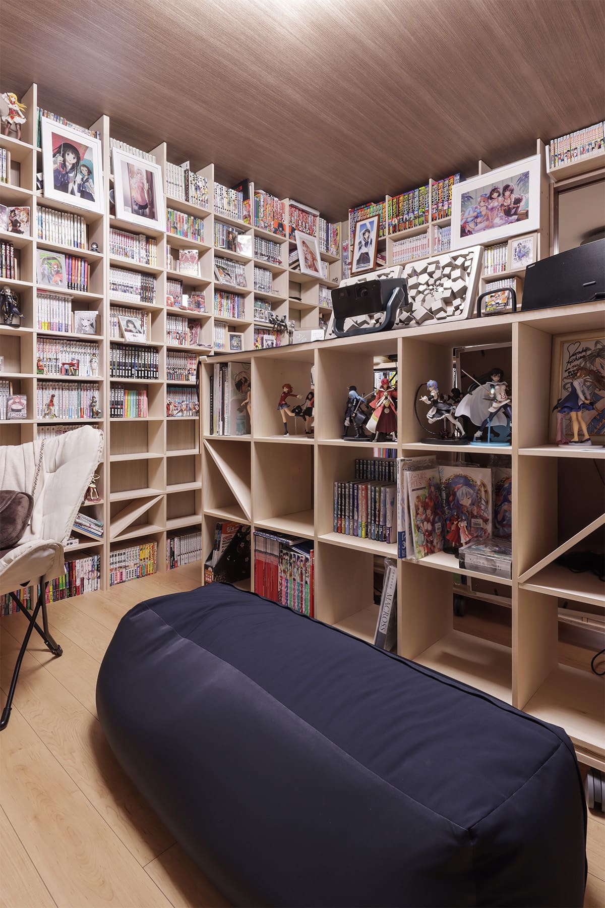 家じゅうを本棚で埋め尽くす - Shelf 壁一面の本棚 - マルゲリータお客様事例