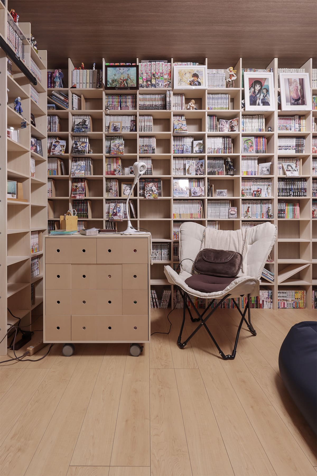 家じゅうを本棚で埋め尽くす - Shelf 壁一面の本棚 - マルゲリータお客様事例