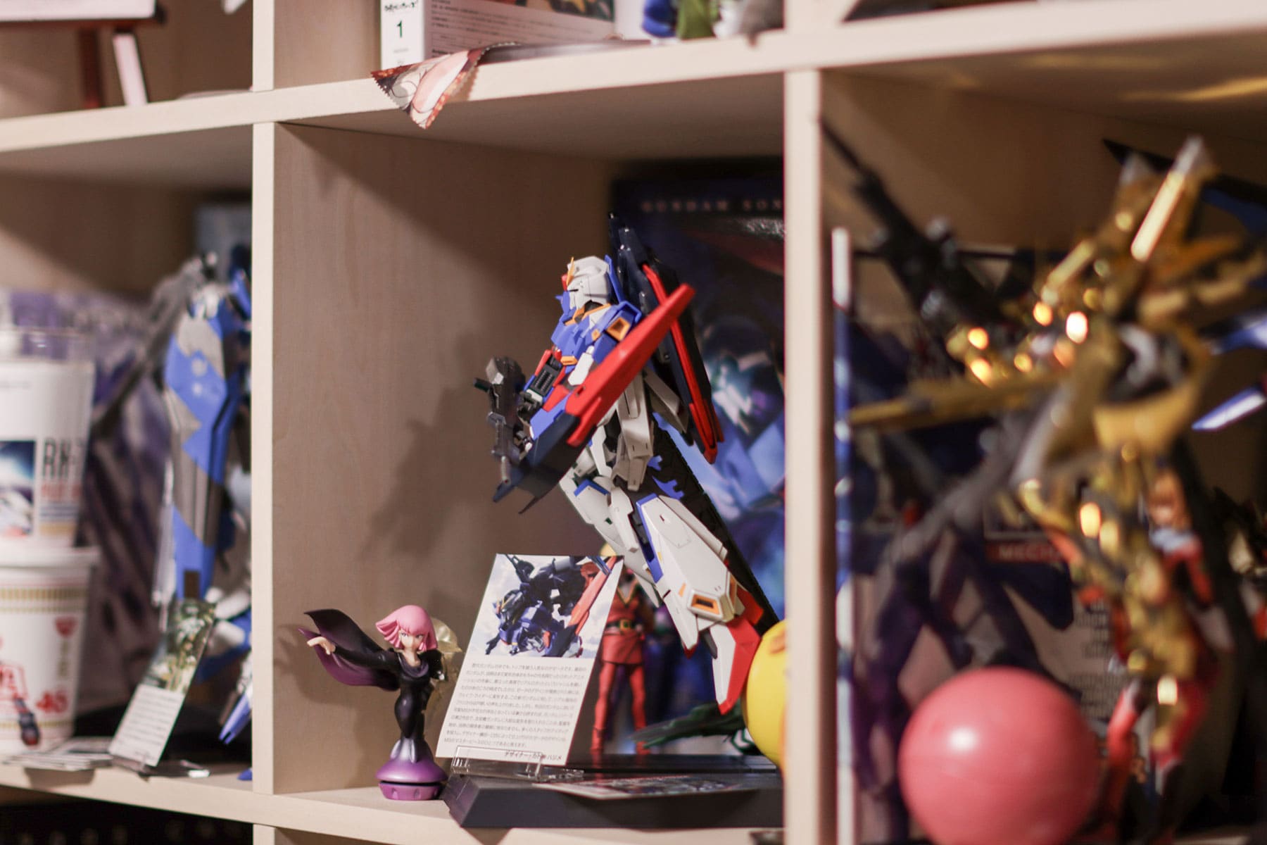 家じゅうを本棚で埋め尽くす - Shelf 壁一面の本棚 - マルゲリータお客様事例