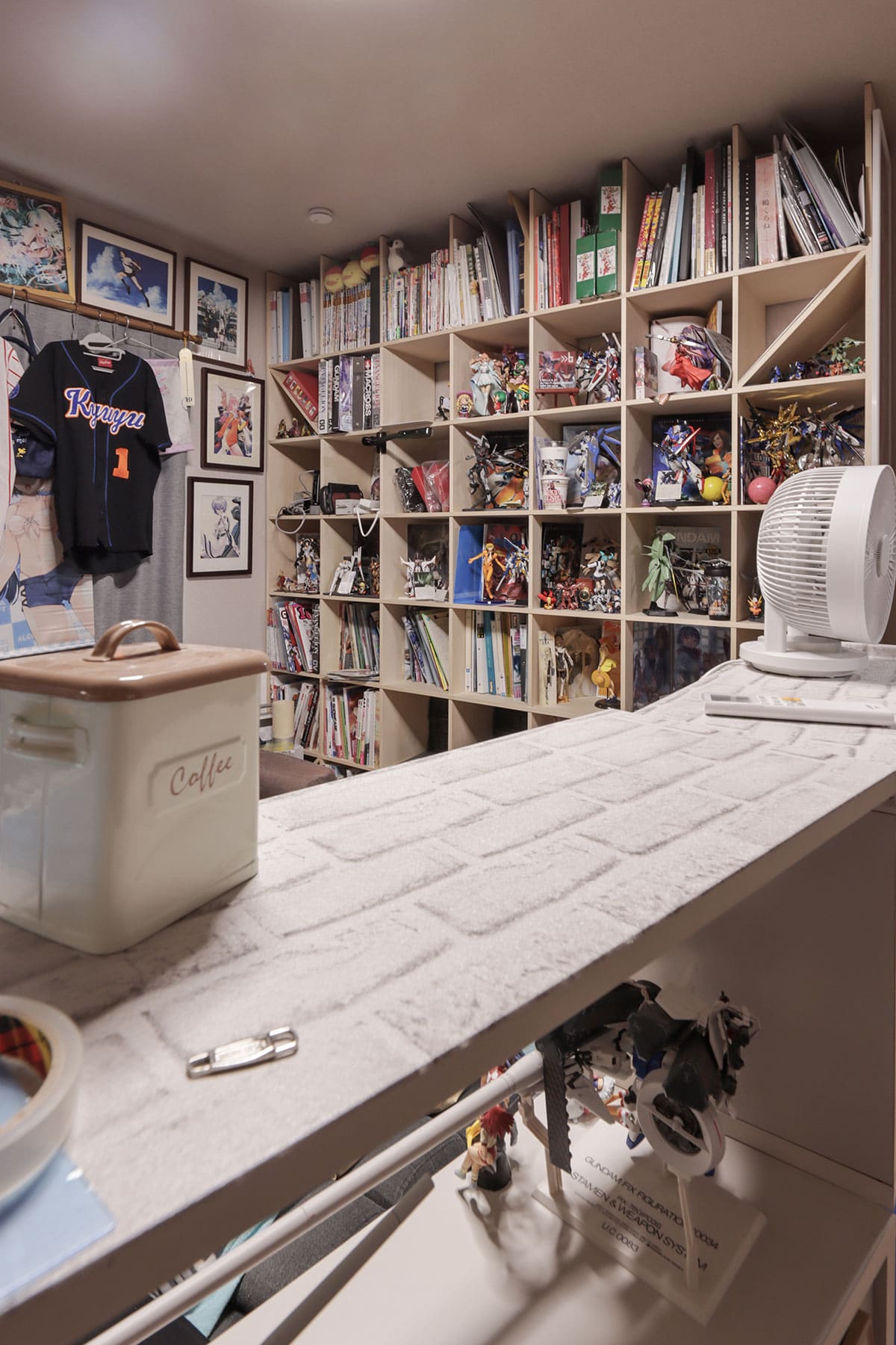 家じゅうを本棚で埋め尽くす - Shelf 壁一面の本棚 - マルゲリータお客様事例