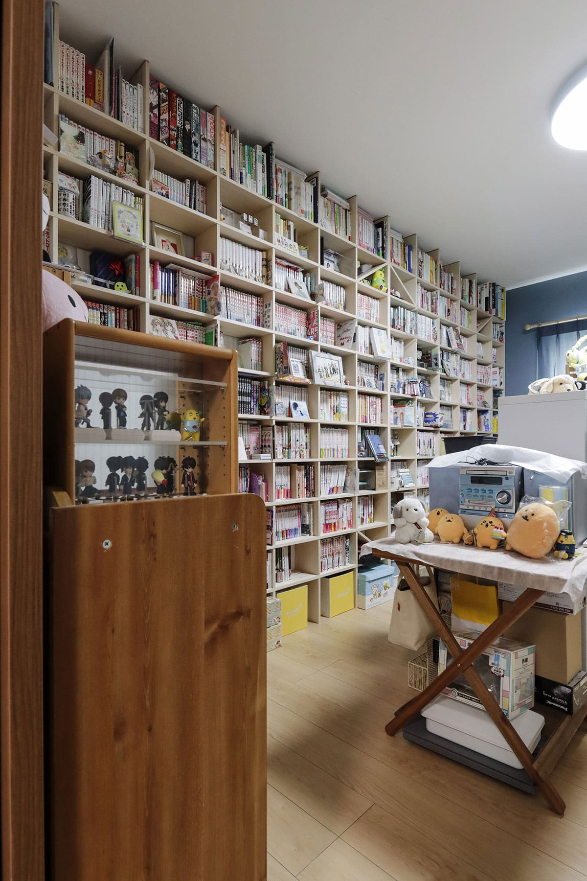 家じゅうを本棚で埋め尽くす - Shelf 壁一面の本棚 - マルゲリータお客様事例