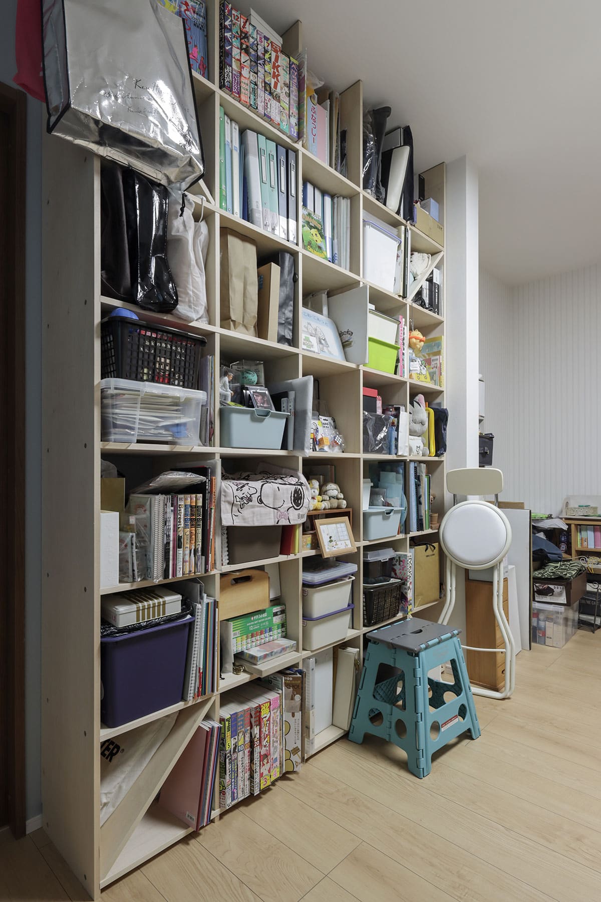 家じゅうを本棚で埋め尽くす - Shelf 壁一面の本棚 - マルゲリータお客様事例