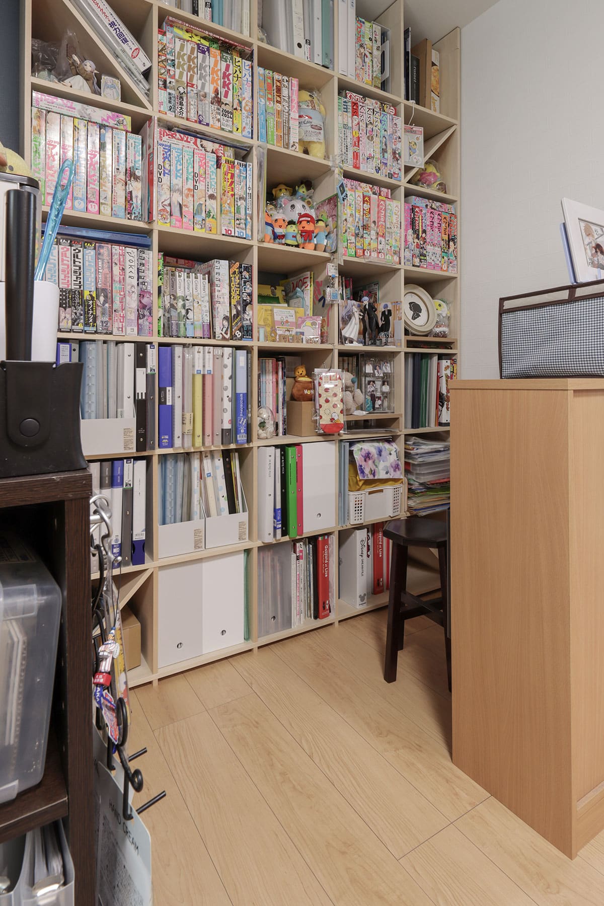 家じゅうを本棚で埋め尽くす - Shelf 壁一面の本棚 - マルゲリータお客様事例