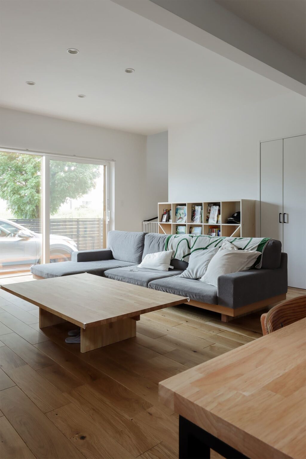 おしゃれなソファテーブル7選 小さめ・高め・ローテーブルなどのおすすめをご紹介