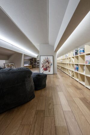 ロフトの本棚 - Shelf 壁一面のA5判コミック本棚 奥行180mm - マルゲリータお客様事例