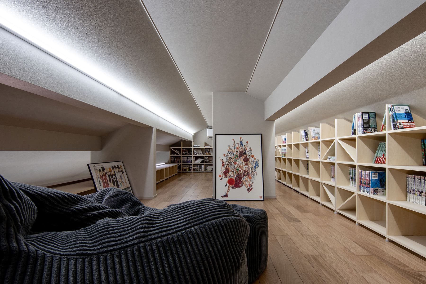 ロフトの本棚 - Shelf 壁一面のA5判コミック本棚 奥行180mm - マルゲリータお客様事例