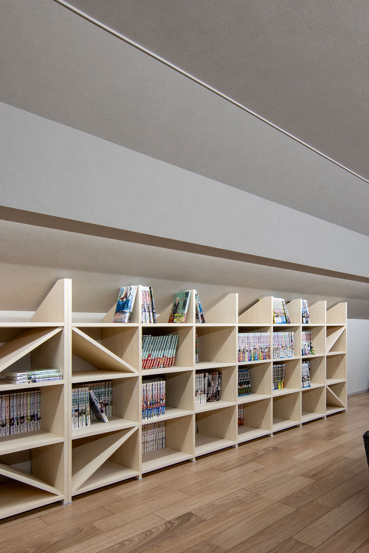 ロフトの本棚 - Shelf 壁一面のA5判コミック本棚 奥行180mm - マルゲリータお客様事例