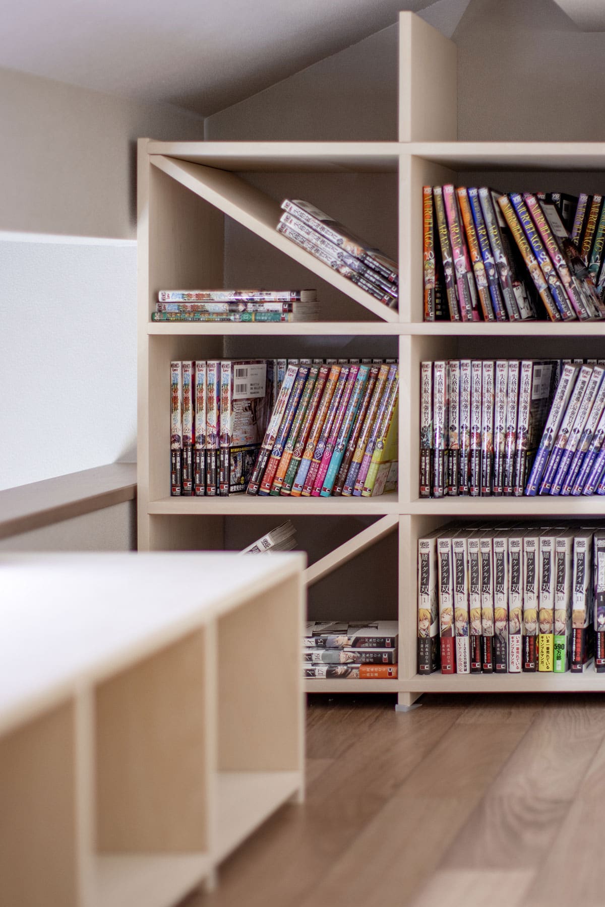 ロフトの本棚 - Shelf 壁一面のA5判コミック本棚 奥行180mm - マルゲリータお客様事例