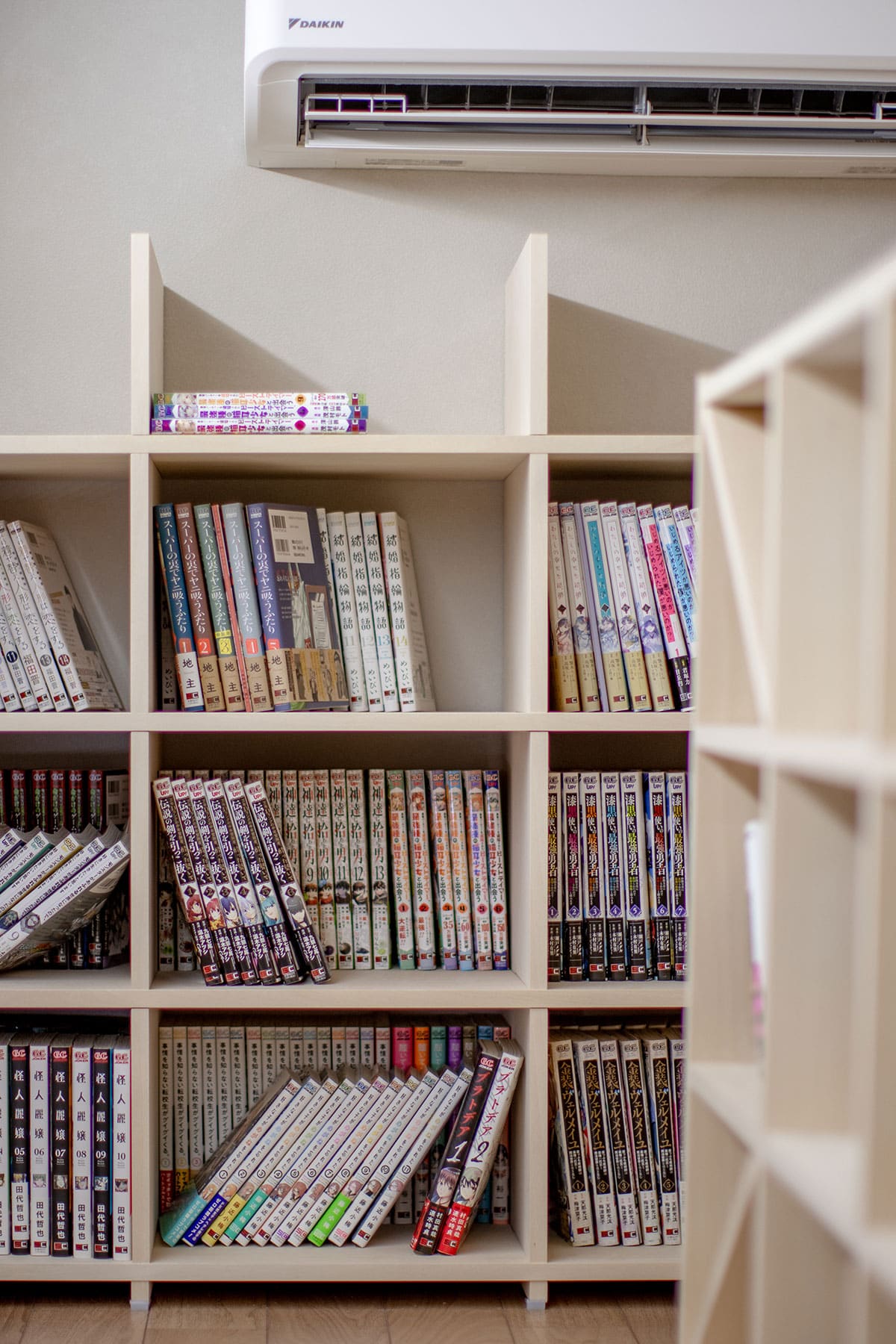 ロフトの本棚 - Shelf 壁一面のA5判コミック本棚 奥行180mm - マルゲリータお客様事例