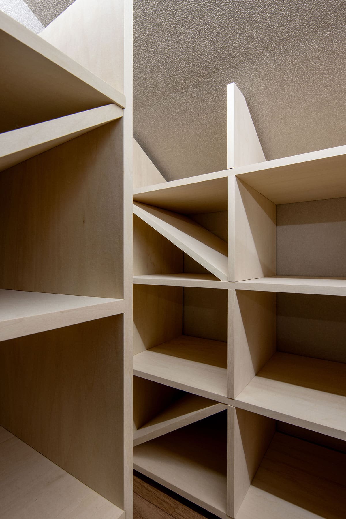 ロフトの本棚 - Shelf 壁一面のA5判コミック本棚 奥行180mm - マルゲリータお客様事例