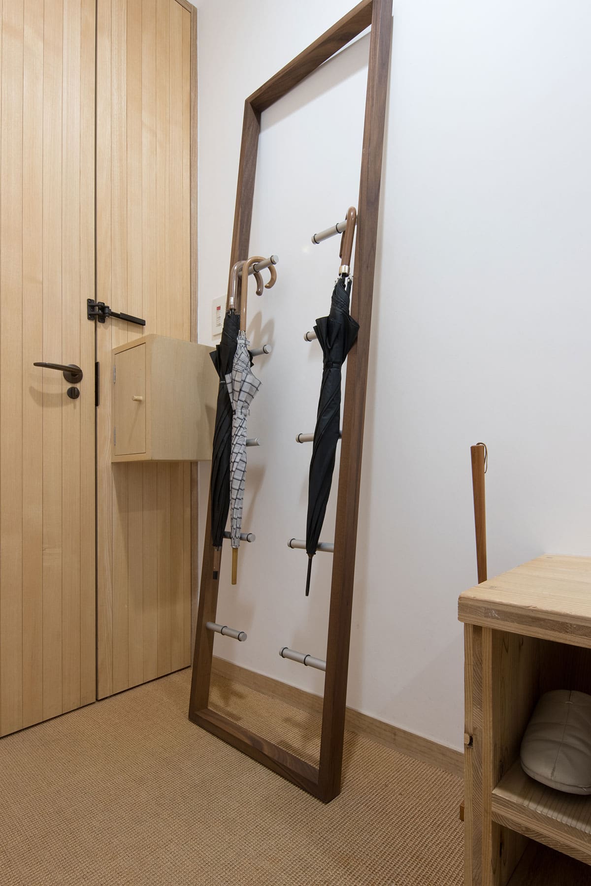 機能性とデザイン生を兼ね備えた玄関収納 - Cavalletto シューズラック/アンブレララック/スリッパラック - マルゲリータお客様事例