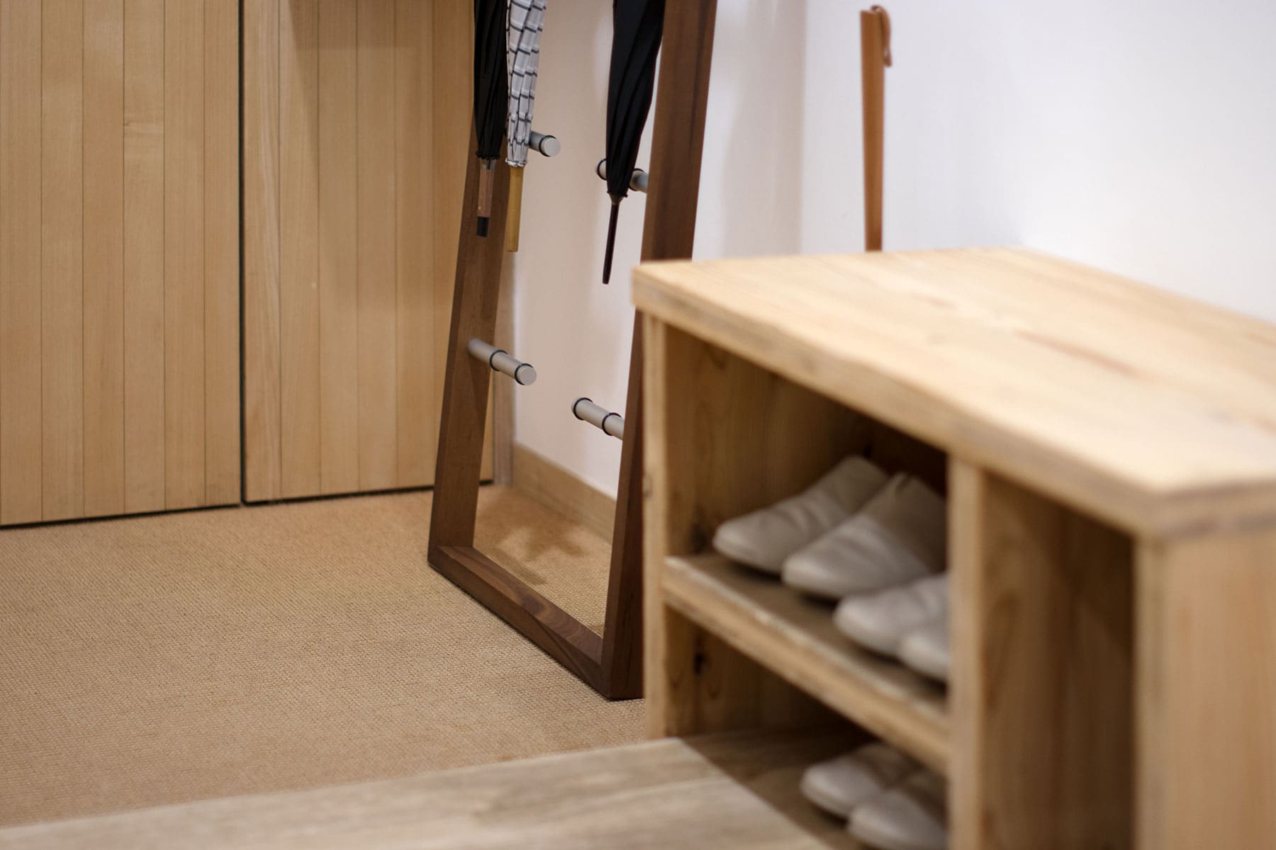 機能性とデザイン生を兼ね備えた玄関収納 - Cavalletto シューズラック/アンブレララック/スリッパラック - マルゲリータお客様事例