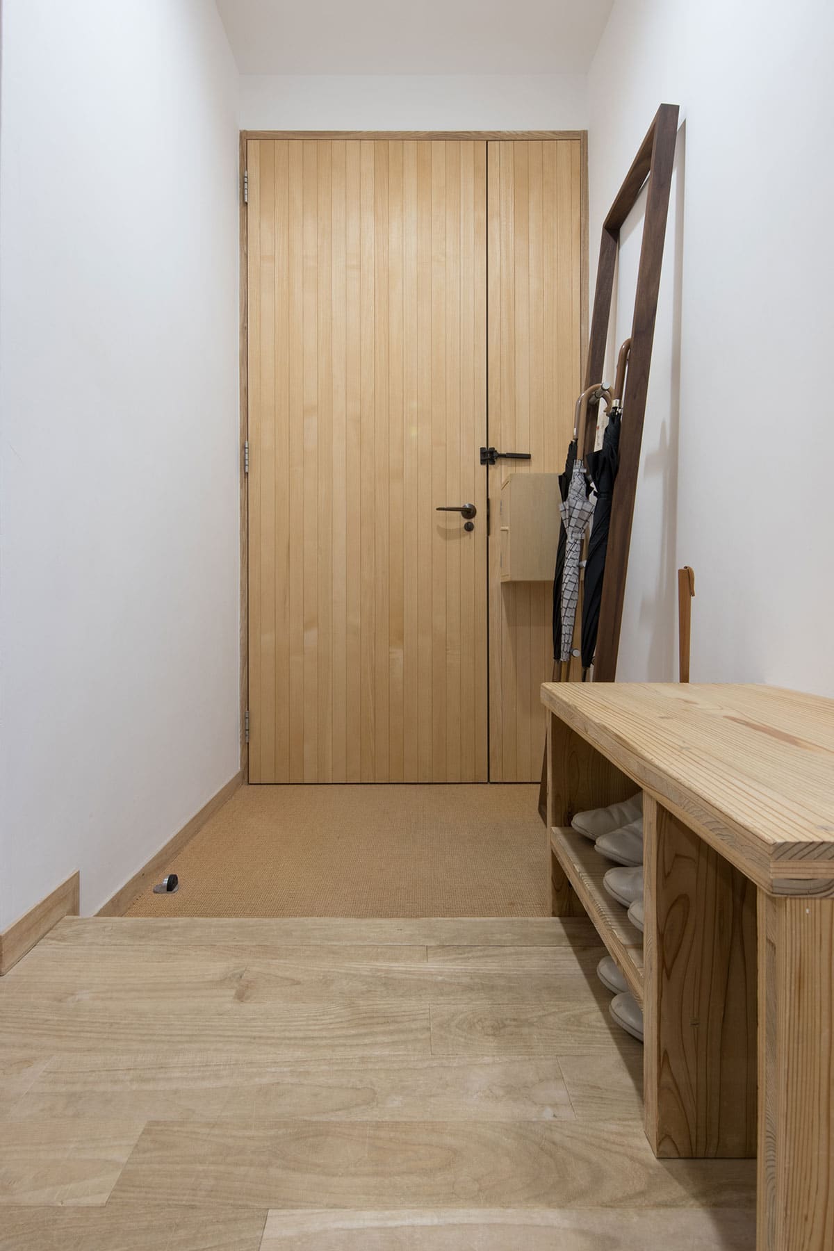 機能性とデザイン生を兼ね備えた玄関収納 - Cavalletto シューズラック/アンブレララック/スリッパラック - マルゲリータお客様事例