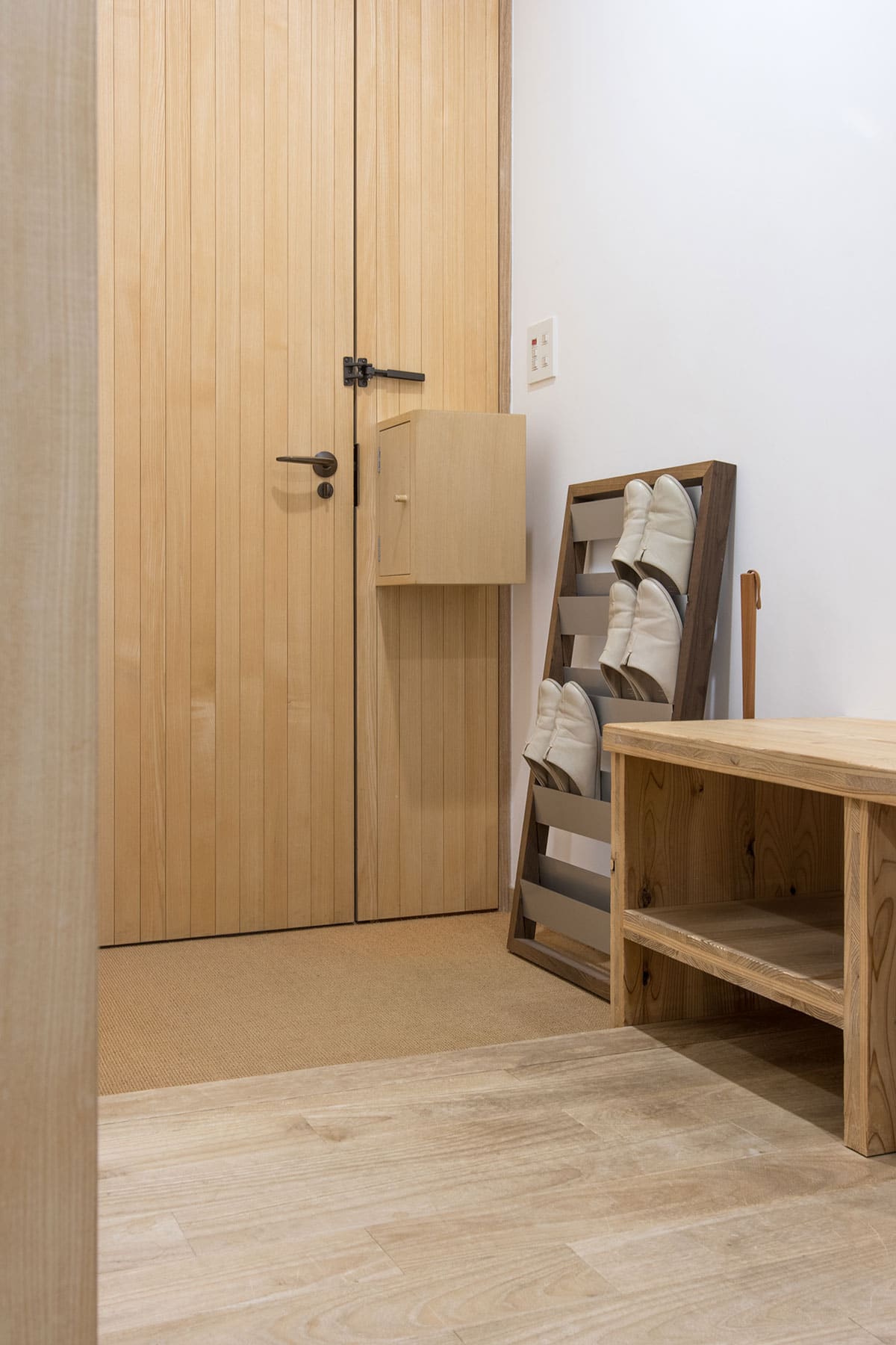 機能性とデザイン生を兼ね備えた玄関収納 - Cavalletto シューズラック/アンブレララック/スリッパラック - マルゲリータお客様事例