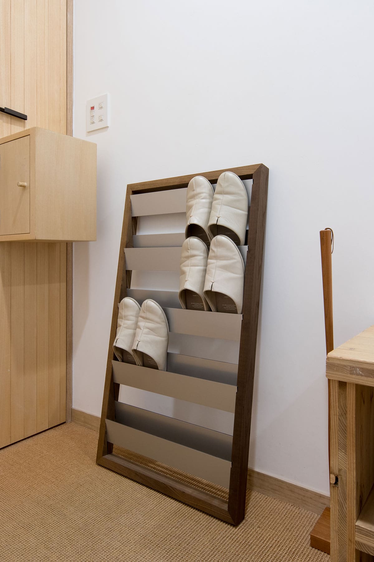 機能性とデザイン生を兼ね備えた玄関収納 - Cavalletto シューズラック/アンブレララック/スリッパラック - マルゲリータお客様事例