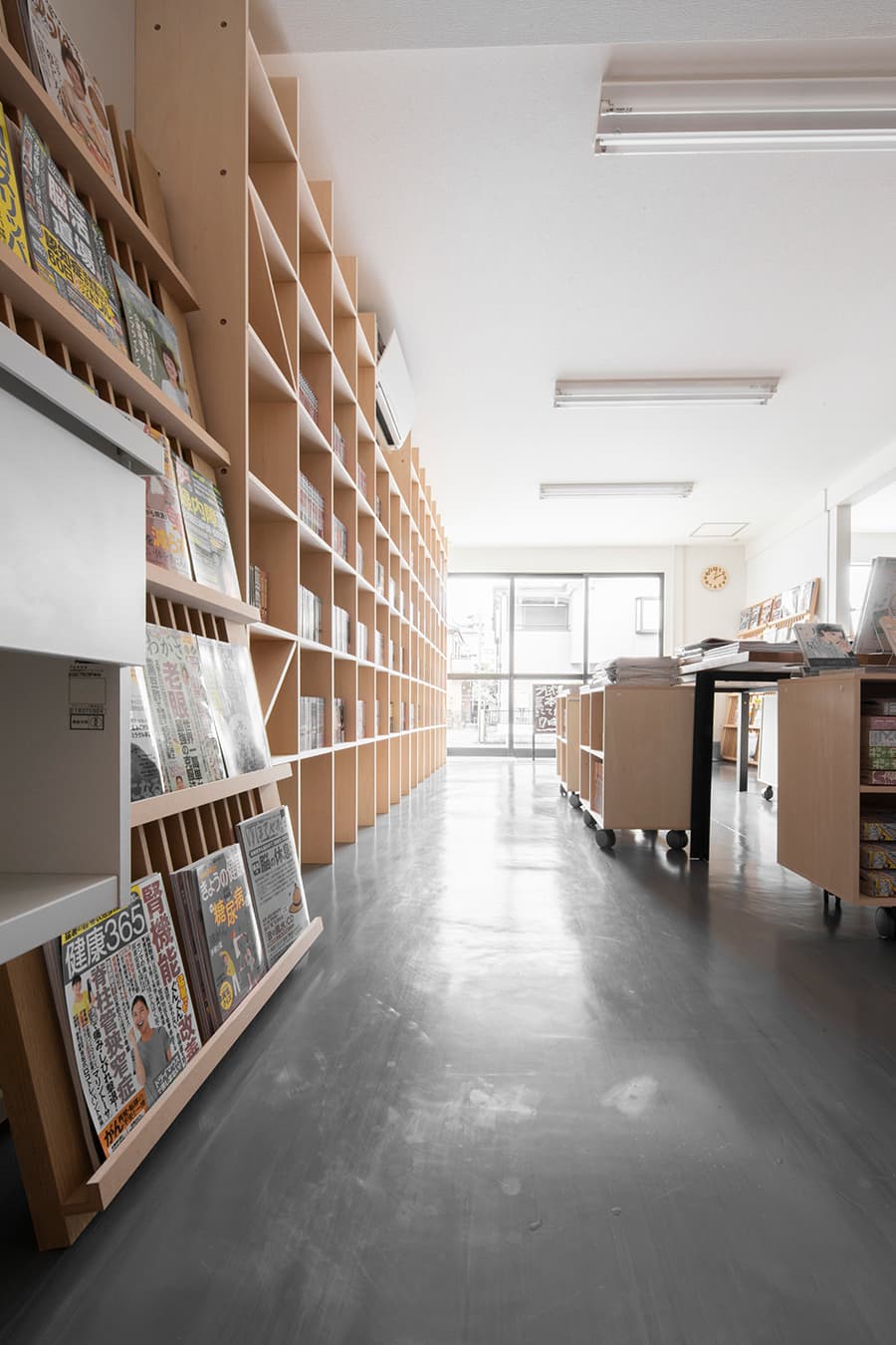 おしゃれな本屋の業務用本棚とは 本屋のような本棚をお探しの方にもおすすめの商品の事例を紹介