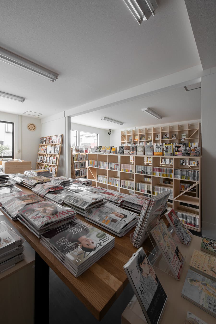 おしゃれな本屋の業務用本棚とは 本屋のような本棚をお探しの方にもおすすめの商品の事例を紹介