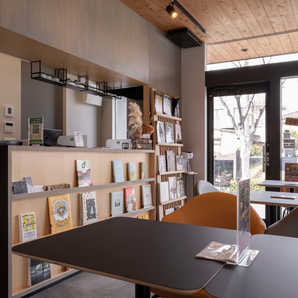 おしゃれな本屋の業務用本棚とは 本屋のような本棚をお探しの方にもおすすめの商品の事例を紹介