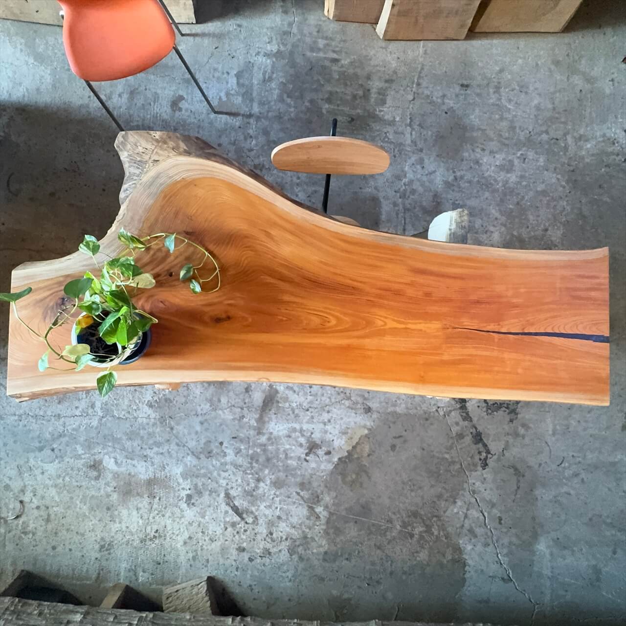 おしゃれな天然木デスク11選 無垢・国産・パソコンデスク・ワークデスクをご紹介