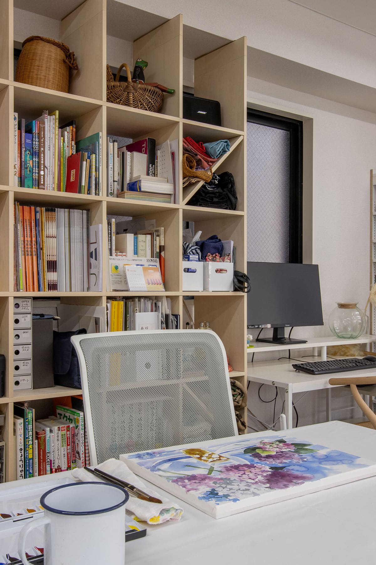 絵画教室・アトリエの本棚 - Shelf 壁一面の本棚 奥行350mm / ロータイプ本棚 - マルゲリータお客様事例