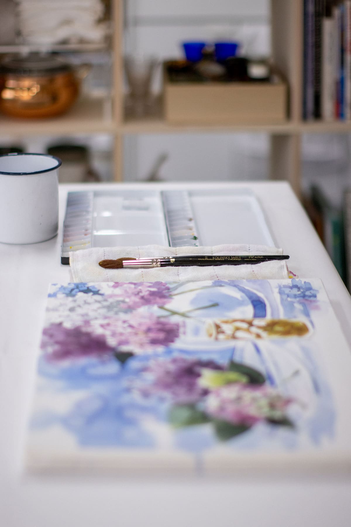 絵画教室・アトリエの本棚 - Shelf 壁一面の本棚 奥行350mm / ロータイプ本棚 - マルゲリータお客様事例