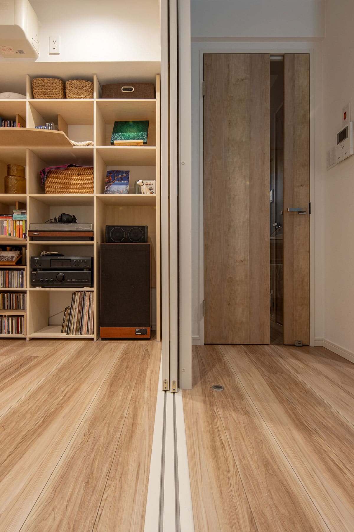 オーディオラック - Shelf 壁一面の本棚 奥行350mm - マルゲリータお客様事例