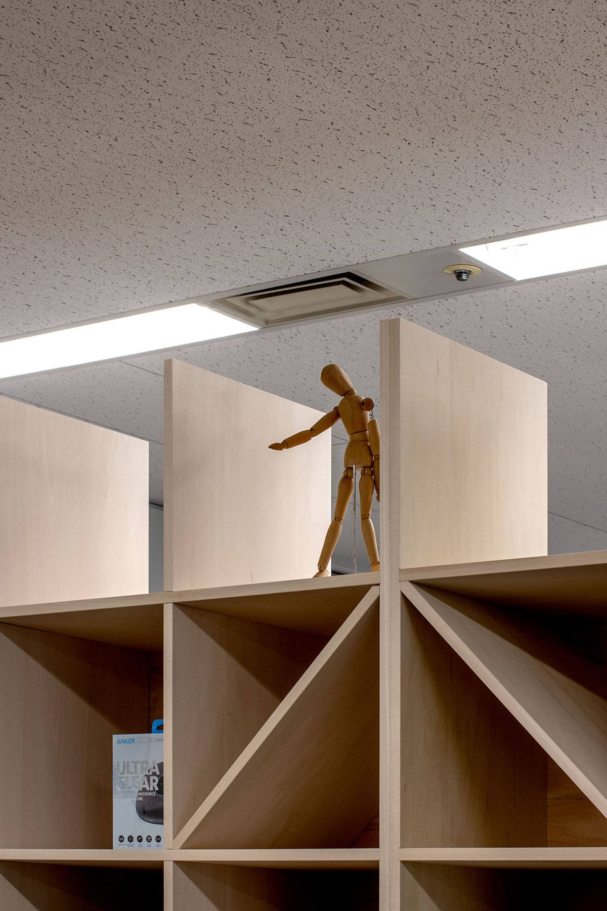 「収納」と「共有」の両方を同時に担う本棚 - Shelf 壁一面の本棚 奥行350mm - マルゲリータお客様事例