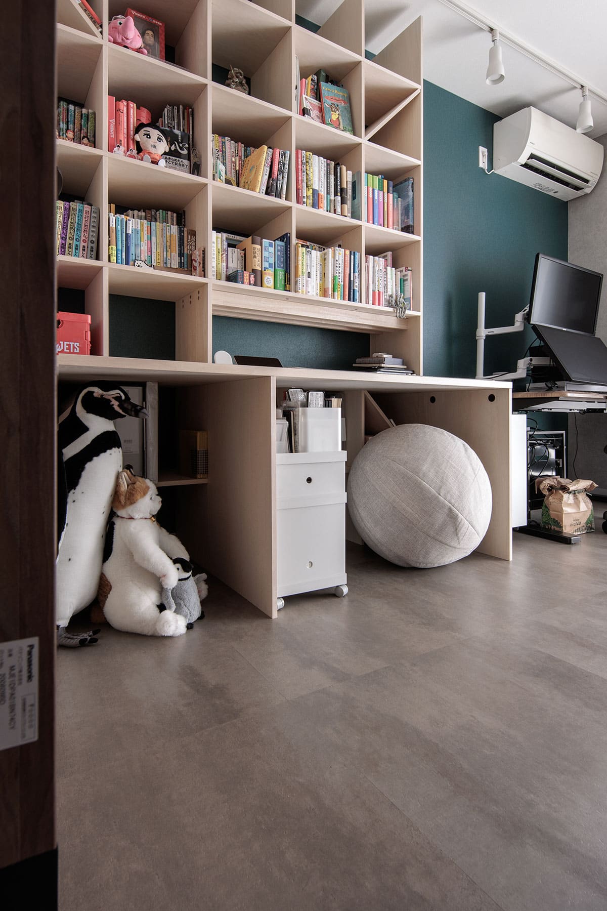 ワークスペースの本棚 - Shelf カウンター付き本棚 - マルゲリータお客様事例