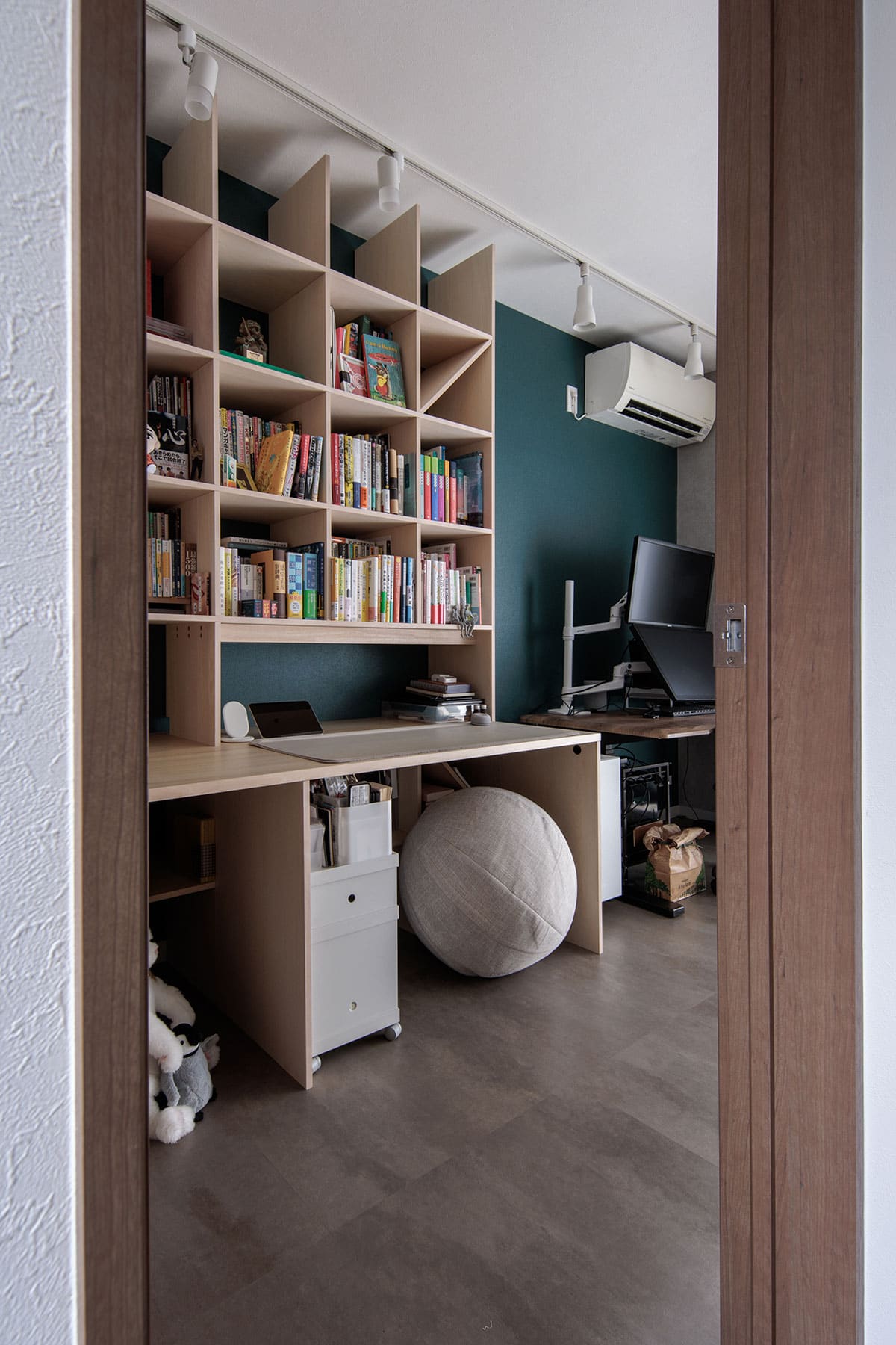 ワークスペースの本棚 - Shelf カウンター付き本棚 - マルゲリータお客様事例