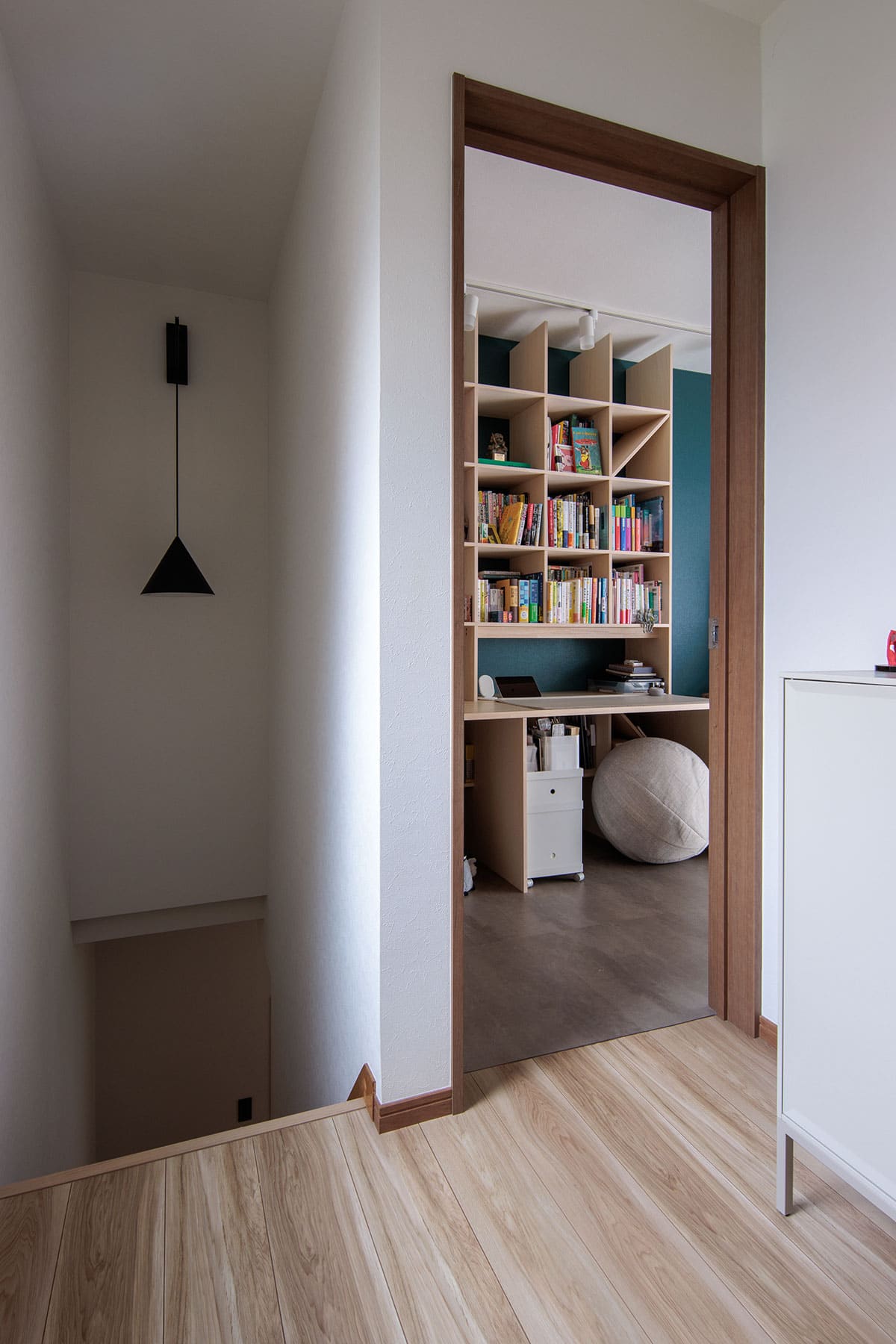 ワークスペースの本棚 - Shelf カウンター付き本棚 - マルゲリータお客様事例