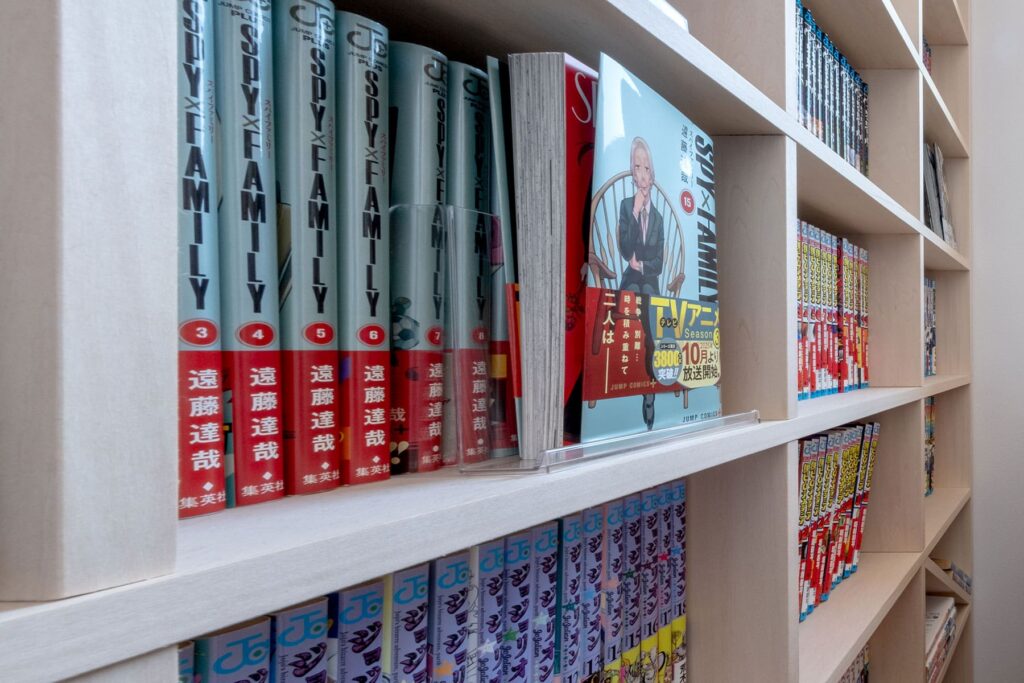 コミック専用本棚 - Shelf 壁一面のコミック本棚 奥行180mm - マルゲリータお客様事例