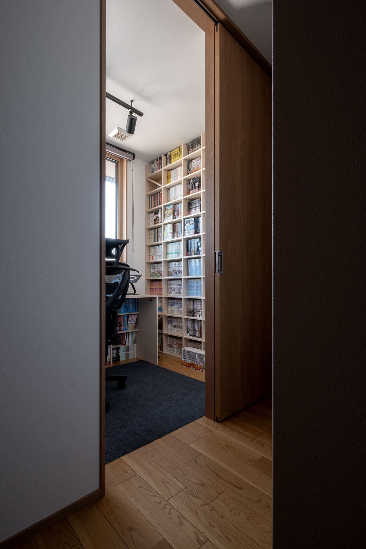 コミック専用本棚 - Shelf 壁一面のコミック本棚 奥行180mm - マルゲリータお客様事例