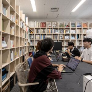 大学研究室の本棚 - Shelf 壁一面の本棚 奥行250mm - マルゲリータお客様事例