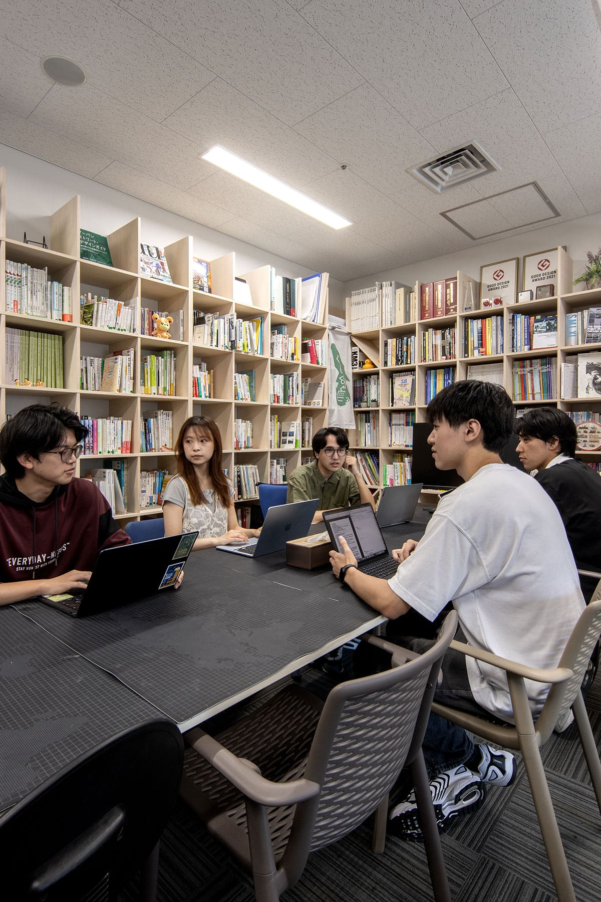 大学研究室の本棚 - Shelf 壁一面の本棚 奥行250mm - マルゲリータお客様事例