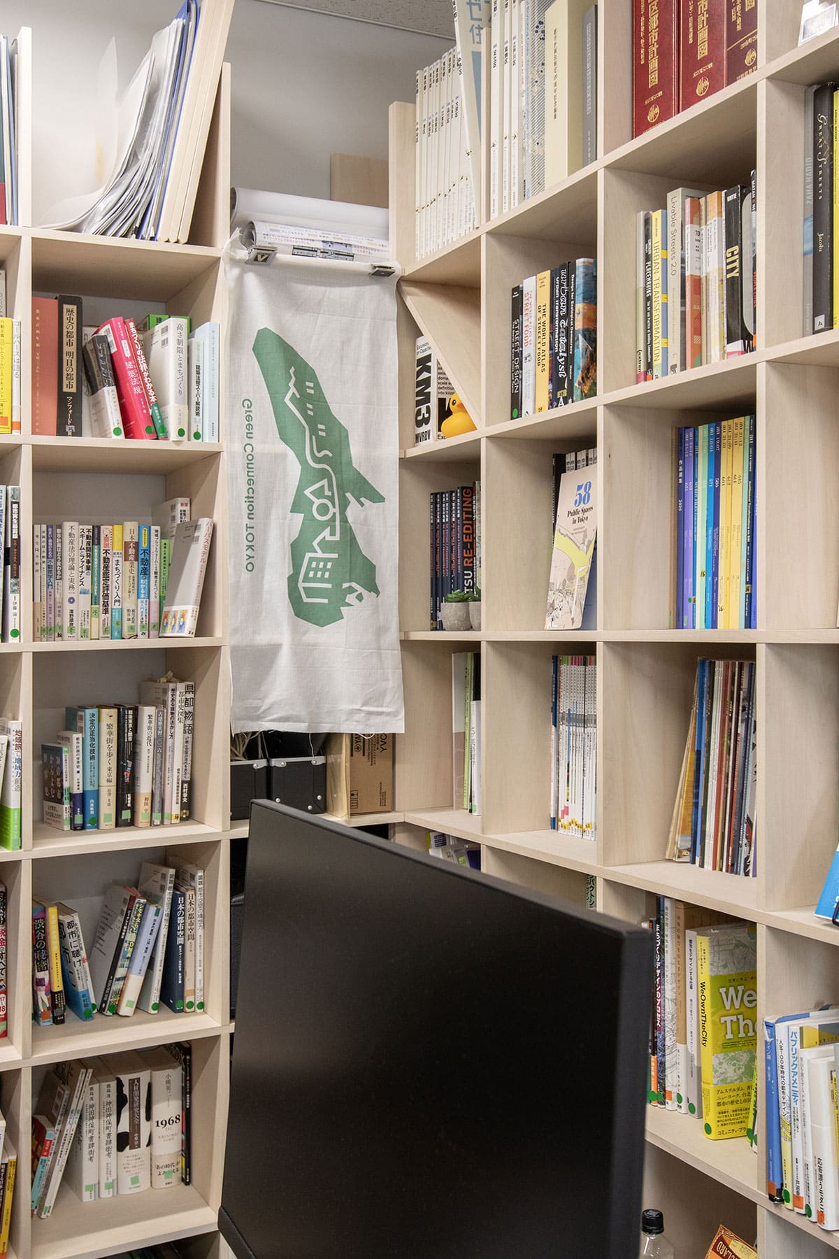 大学研究室の本棚 - Shelf 壁一面の本棚 奥行250mm - マルゲリータお客様事例