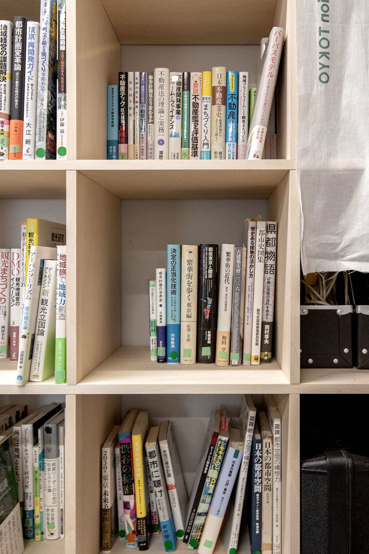 大学研究室の本棚 - Shelf 壁一面の本棚 奥行250mm - マルゲリータお客様事例