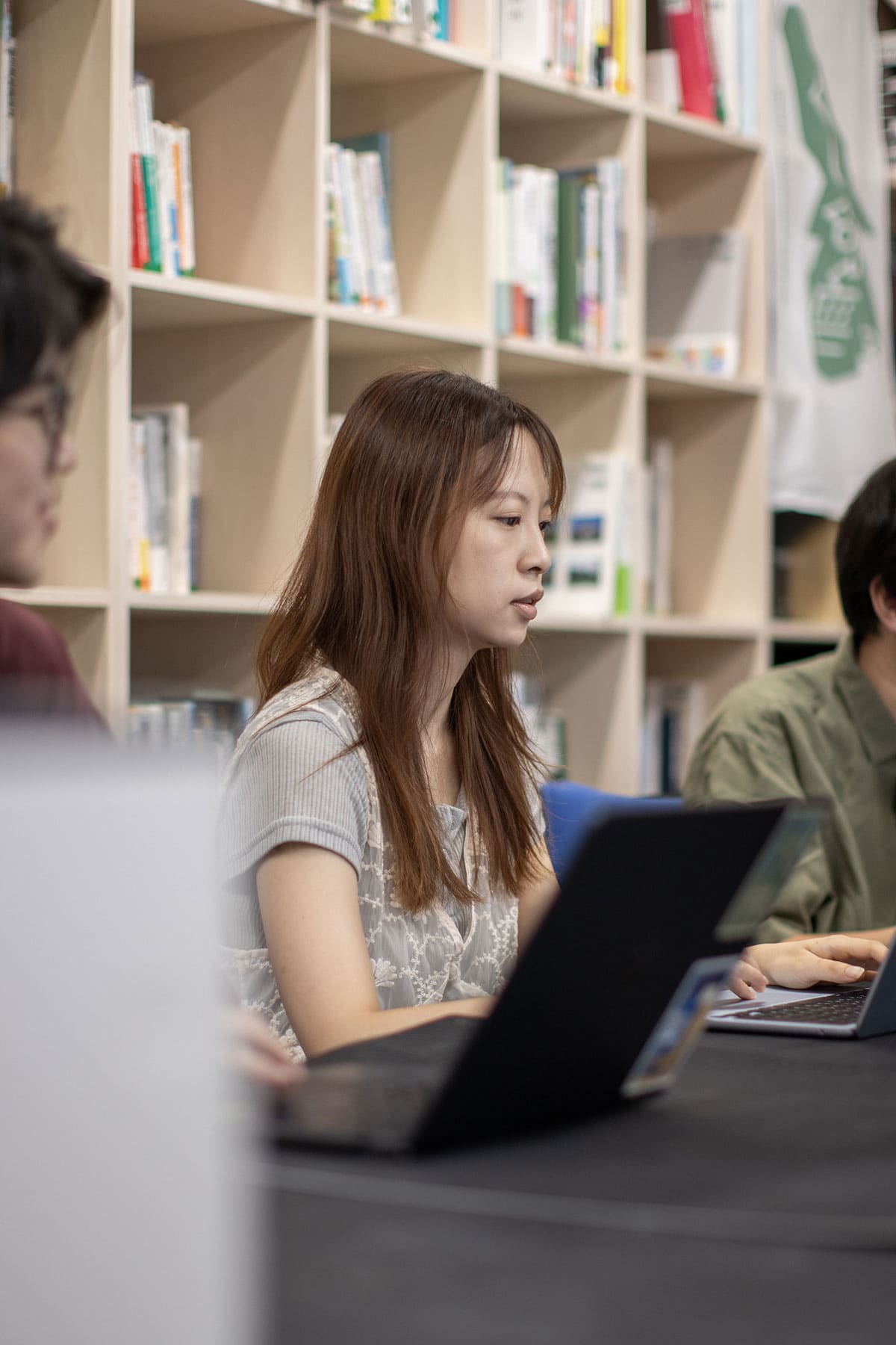 大学研究室の本棚 - Shelf 壁一面の本棚 奥行250mm - マルゲリータお客様事例