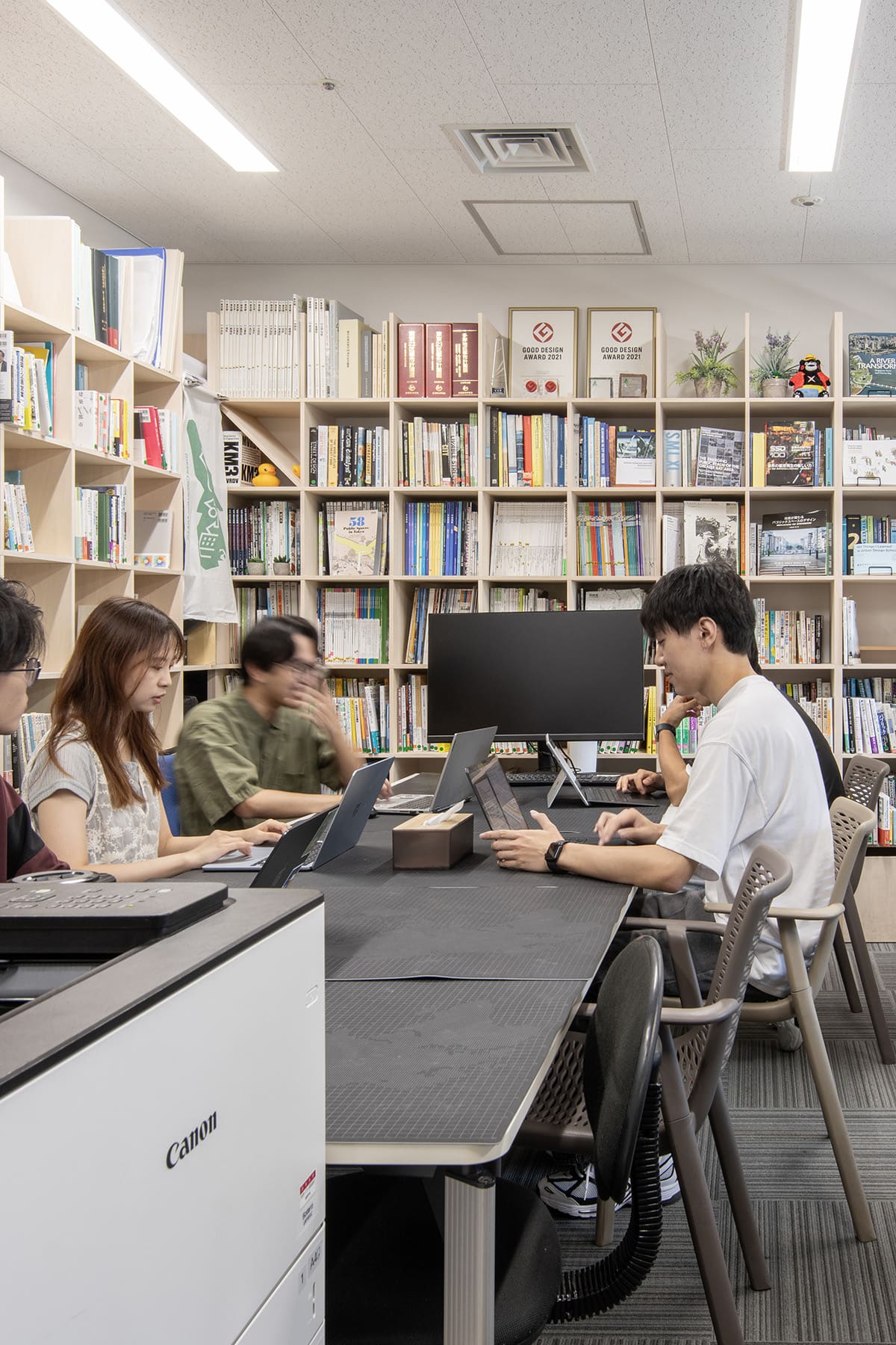 大学研究室の本棚 - Shelf 壁一面の本棚 奥行250mm - マルゲリータお客様事例