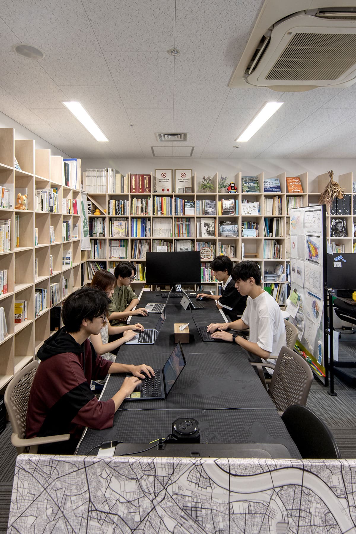 大学研究室の本棚 - Shelf 壁一面の本棚 奥行250mm - マルゲリータお客様事例