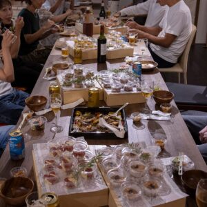 オフィスパーティーは“非日常を持ち込む場 - Tavola ダイニングテーブル スチール脚（RO） - マルゲリータお客様事例