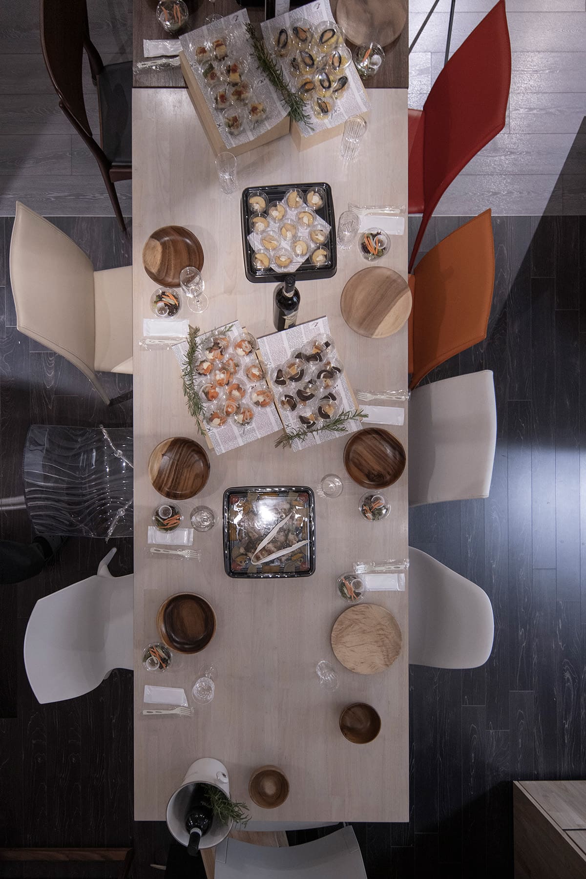 オフィスパーティーは“非日常を持ち込む場 - Tavola ダイニングテーブル スチール脚（RO） - マルゲリータお客様事例