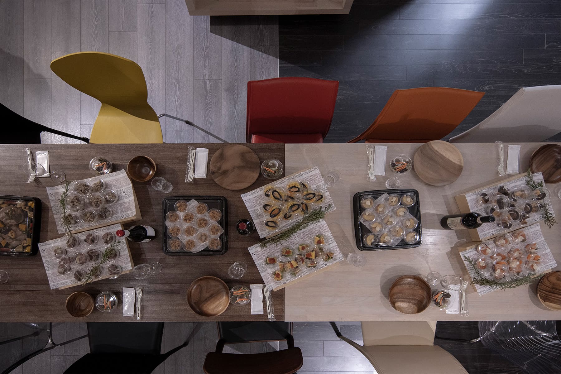 オフィスパーティーは“非日常を持ち込む場 - Tavola ダイニングテーブル スチール脚（RO） - マルゲリータお客様事例