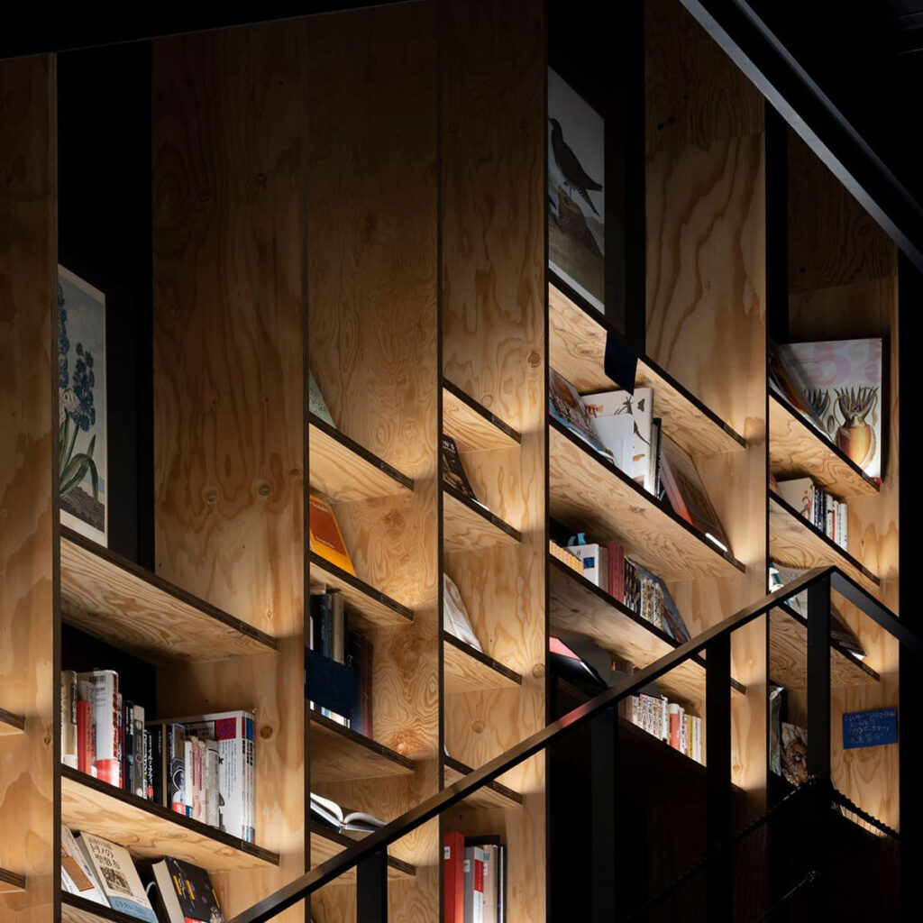 角川武蔵野ミュージアム・図書館部門管理部スタッフの方々 - インタビュー - margherita(マルゲリータ)