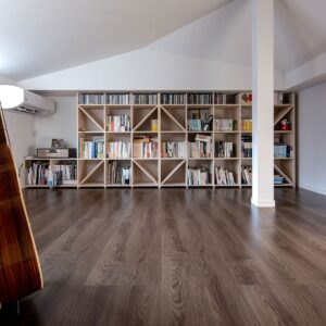 ロフトを活用したテントのような読書空間 - Shelf 壁一面の本棚 奥行350mm - マルゲリータお客様事例