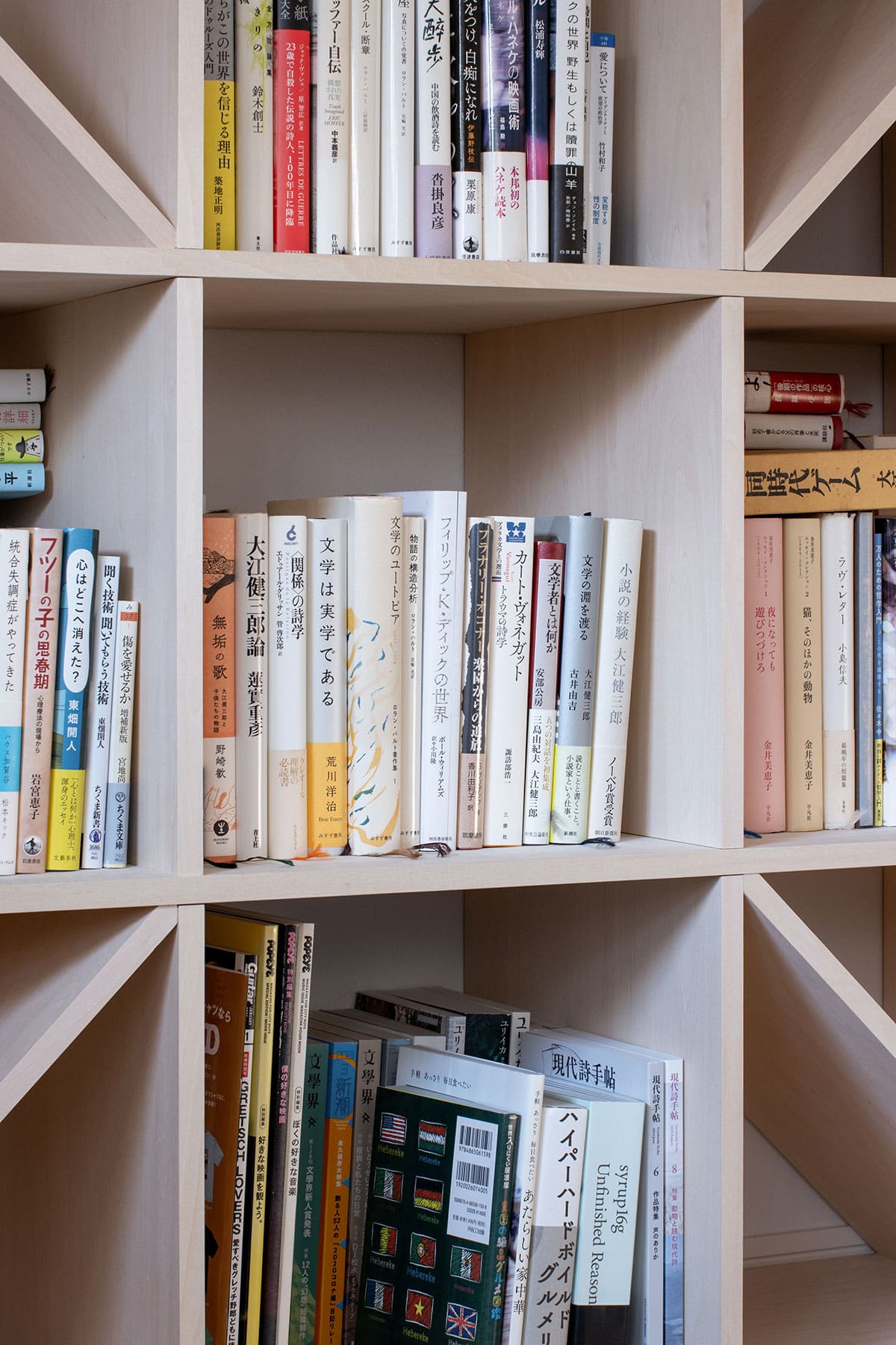 ロフトを活用したテントのような読書空間 - Shelf 壁一面の本棚 奥行350mm - マルゲリータお客様事例